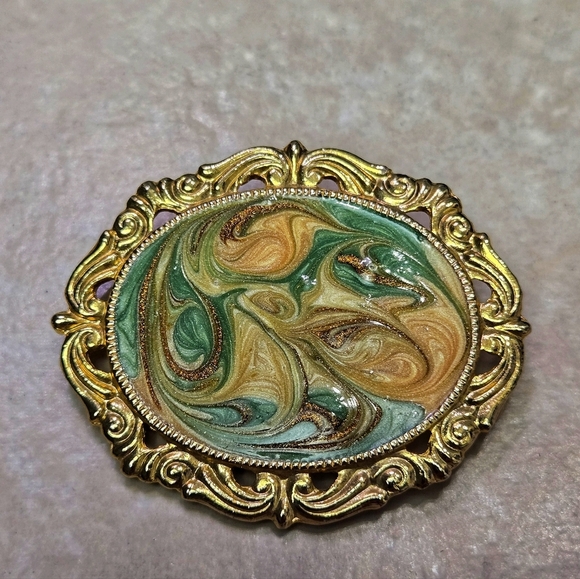 Vintage Gold Tone and Green Enamel Artwork  Swirl Brooch - Picture 17 of 17